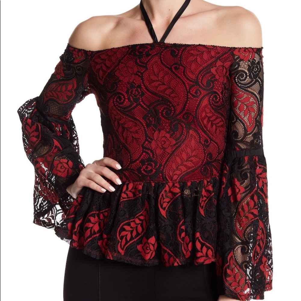 🎉HP🎉R&J Couture Lace Flare Cuff Top - Picture 2 of 8
